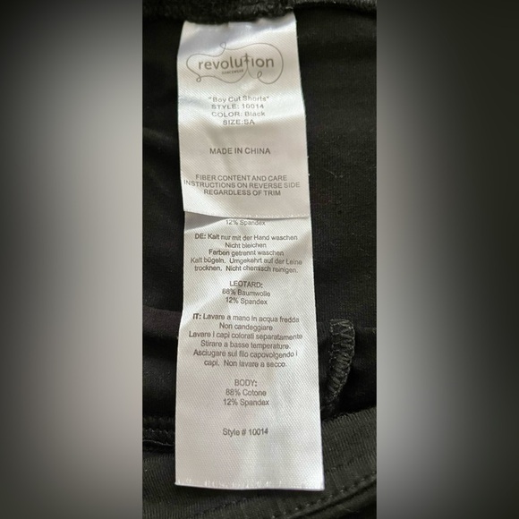 4 Revolution Dance Items 2 capri pants 1 skirt 1 Boys Shorts Balletcore Jazz - Picture 11 of 12
